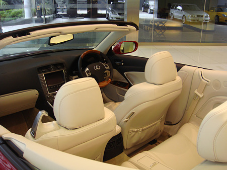 Lexus IS350C-12