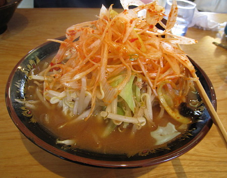 08味の八珍亭　特製ネギみそラーメン（930円）