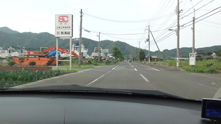 船が陸に