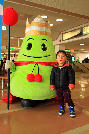 東根ゆるキャラ｢タント君｣と息子