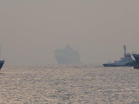 100219-QM2入港 (8)