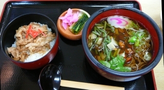 餅豚山菜蕎麦