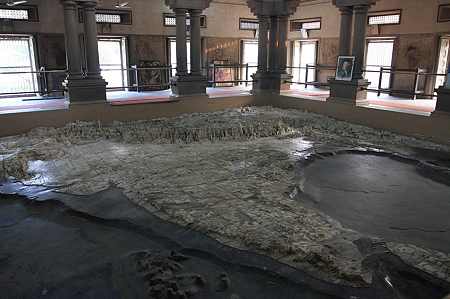 2010.02.01　バナーラス　バーラト・マーター寺院　大理石のインド
