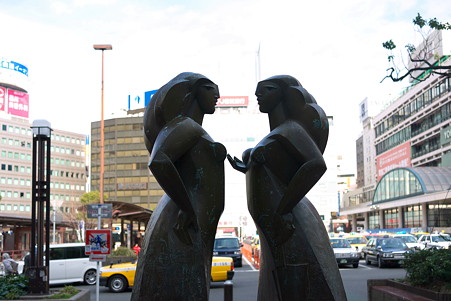 2011.02.19　横浜　高島屋前広場　女性像