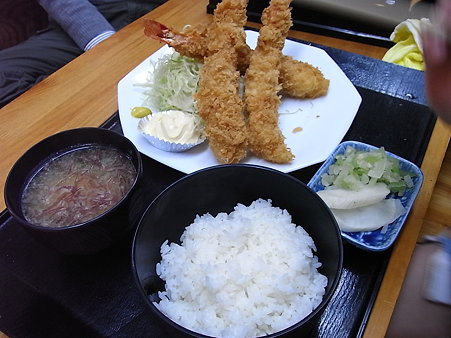 ４０．ウチの姫様がオーダーしたエビフライが巨大！姫様の顔より長かったかも…（笑）