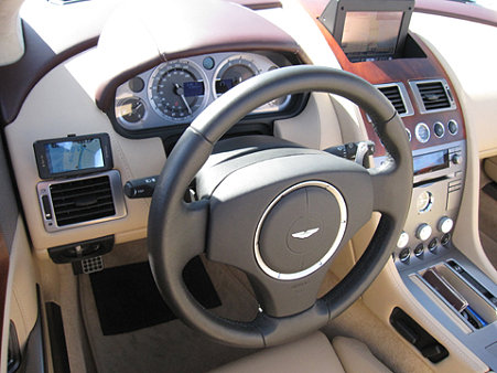 18_DB9_interior