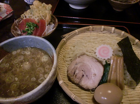 つけめん850円、づけ玉子100円、季節のごはん300円