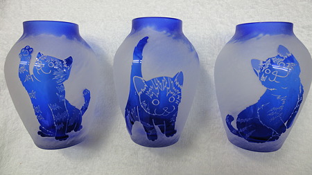 先生の作品 瑠璃色被せ 子猫の一輪挿し