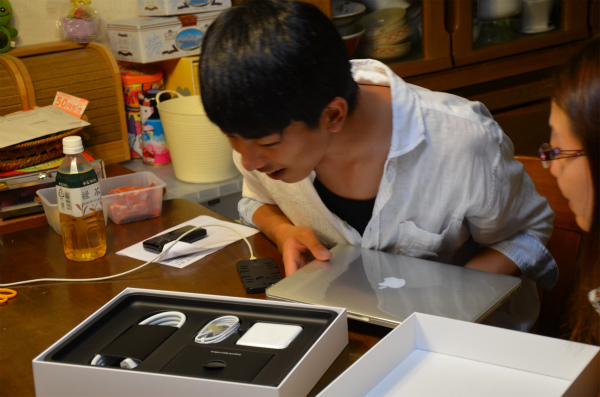 今回購入したMacBookProは私が、今まで使ってきたMacBookAirは長男が使う